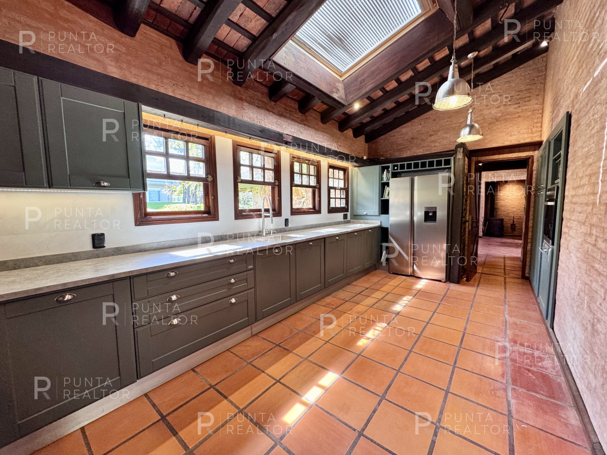 Casa ID.2361 - Casa Alquiler 4 dormitorios, Pileta, Montoya, La Barra, Uruguay