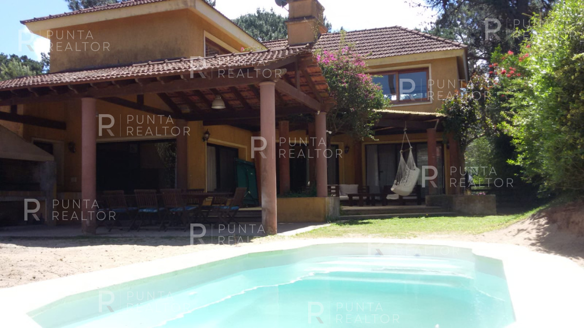 Casa ID.663 - Pinares, parque, piscina, juegos, 4 dormitorios y servicio con 2 master suites.