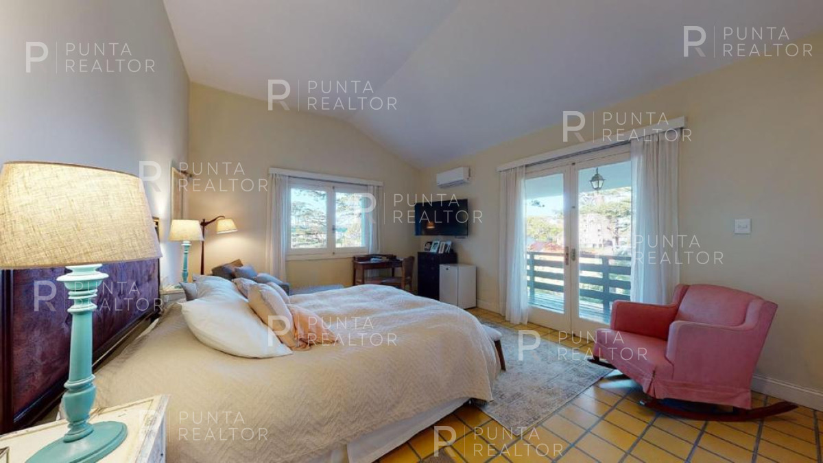 Casa ID.1368 - Excelente casa en alquiler Playa Mansa con pileta, Punta del Este, Uruguay