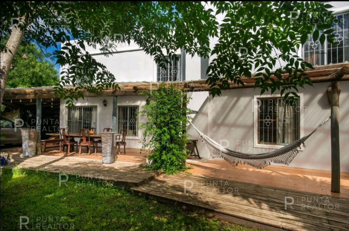 Casa ID.119 -  La Barra, a 3 de la Ruta, 4 dormitorios, 2 baños barbacoa, Uruguay