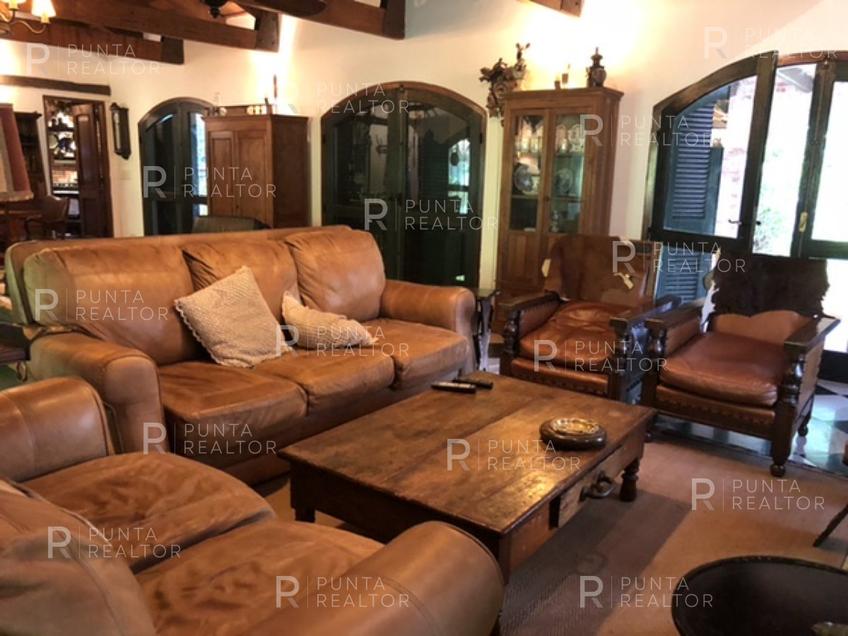 Casa ID.364 - Casa en alquiler anual en Playa Mansa excelente ubicación, super amplia