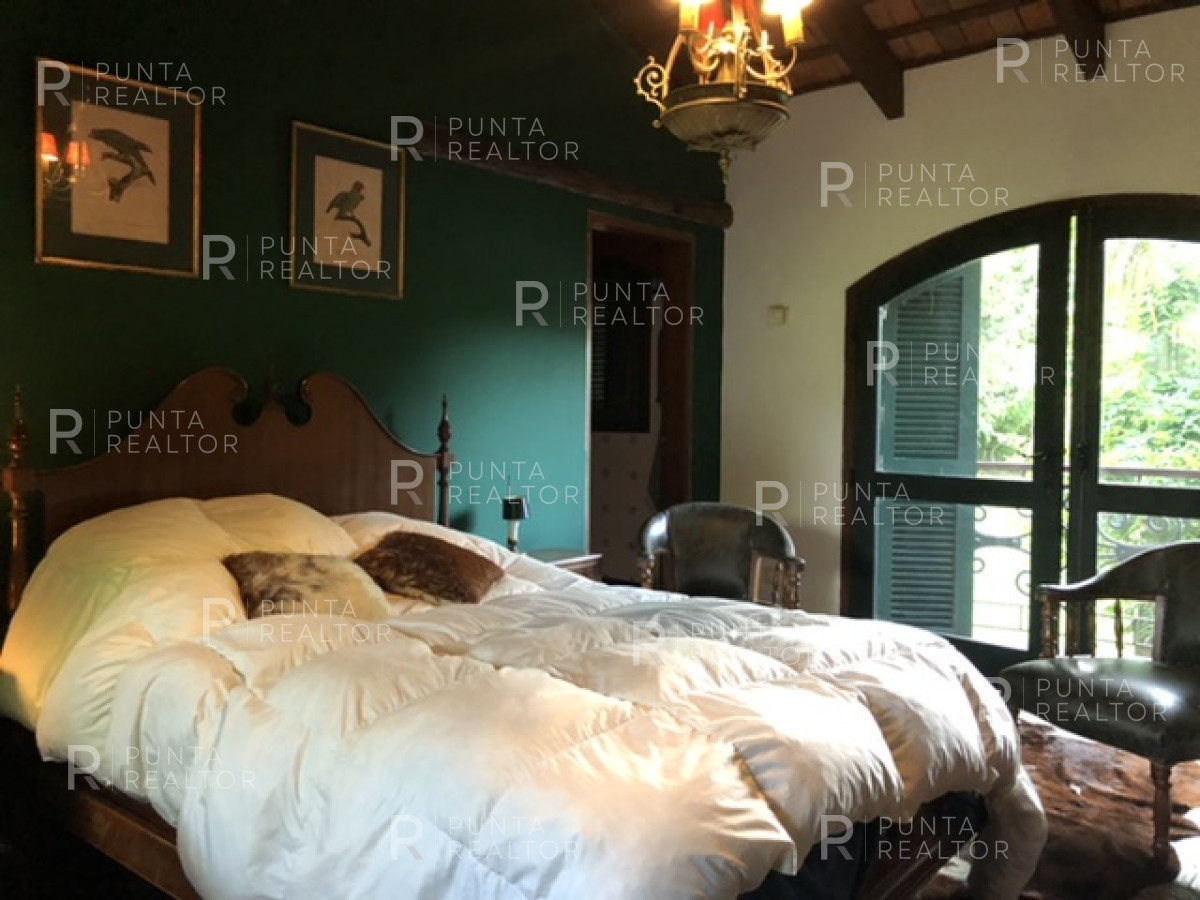 Casa ID.364 - Casa en alquiler anual en Playa Mansa excelente ubicación, super amplia
