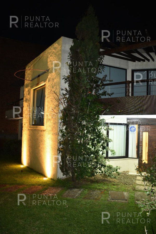 Casa ID.639 - Mansa, Paradas, a 1 cuadra del mar con piscina, 3 dormitorios, suite, 3 baños