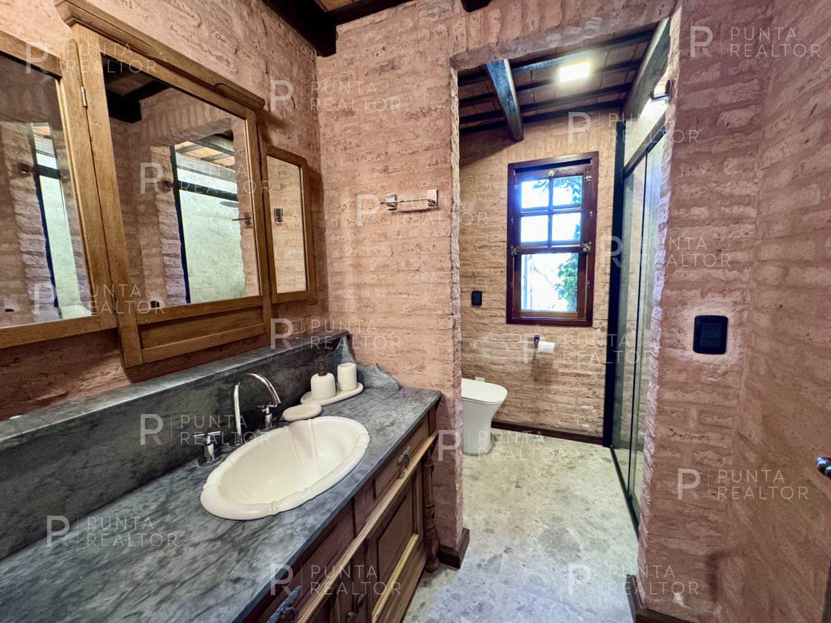 Casa ID.2361 - Casa Alquiler 4 dormitorios, Pileta, Montoya, La Barra, Uruguay