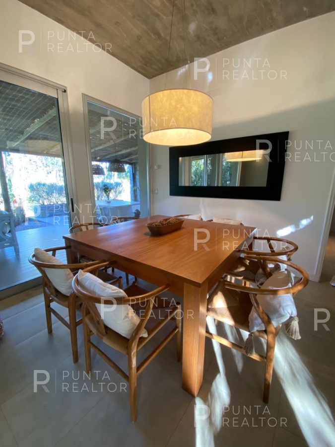 Casa ID.146 - Casa Alquiler, 4 dormitorios, Barrio Privado, Rincón del Indio,  Playa Brava, Punta del Este, Uruguay