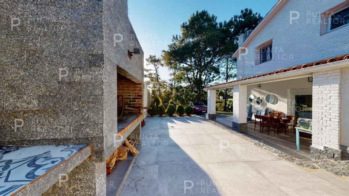 Casa ID.1368 - Excelente casa en alquiler Playa Mansa con pileta, Punta del Este, Uruguay