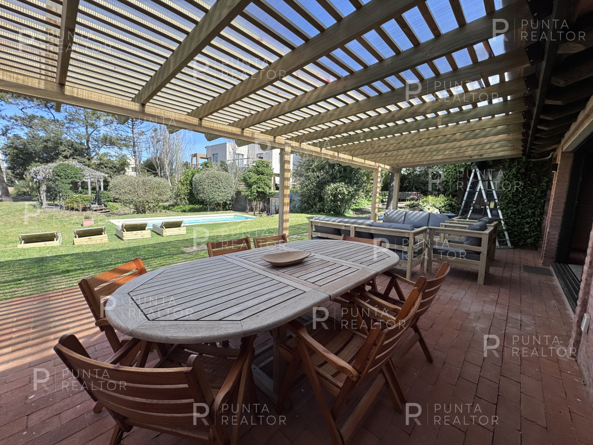Casa ID.2361 - Casa Alquiler 4 dormitorios, Pileta, Montoya, La Barra, Uruguay