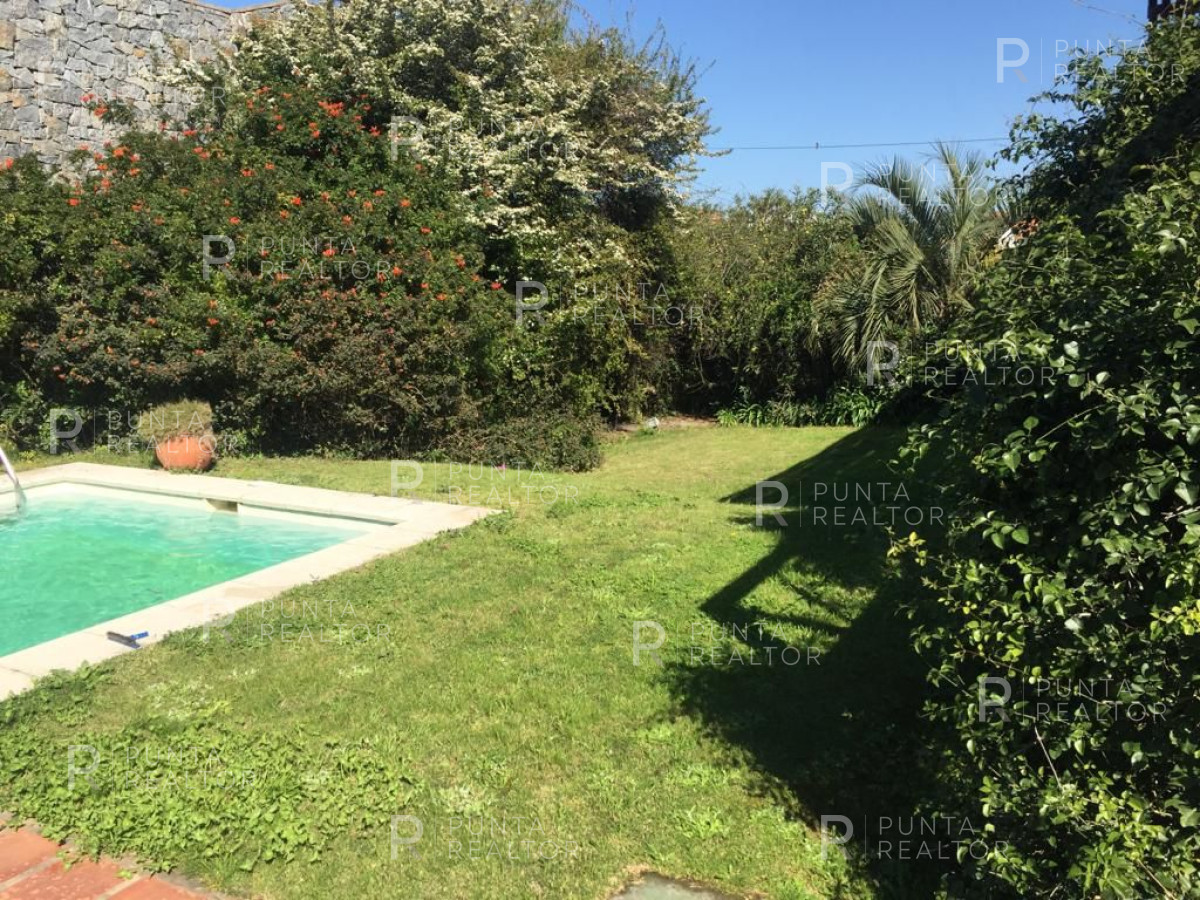 Casa ID.1170 - Casa Alquiler, 7 Dormitorios, Pileta, La Barra, Uruguay