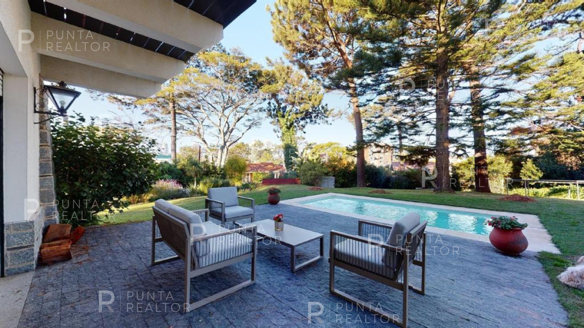 Casa ID.1368 - Excelente casa en alquiler Playa Mansa con pileta, Punta del Este, Uruguay
