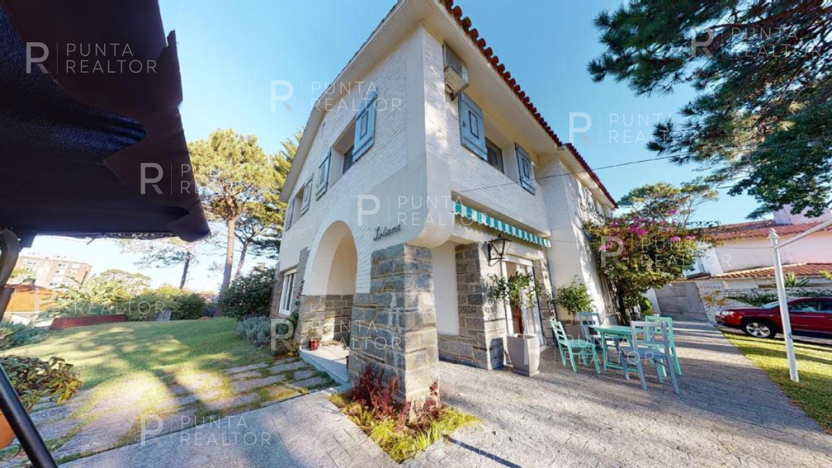 Casa ID.1368 - Excelente casa en alquiler Playa Mansa con pileta, Punta del Este, Uruguay
