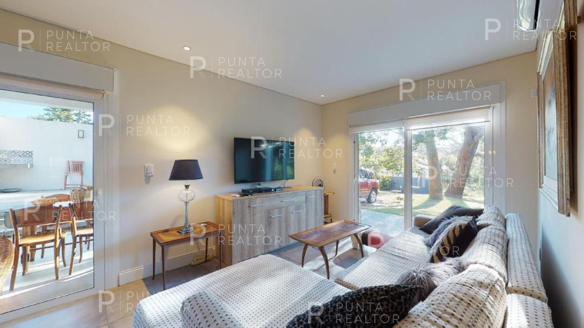 Casa ID.1368 - Excelente casa en alquiler Playa Mansa con pileta, Punta del Este, Uruguay