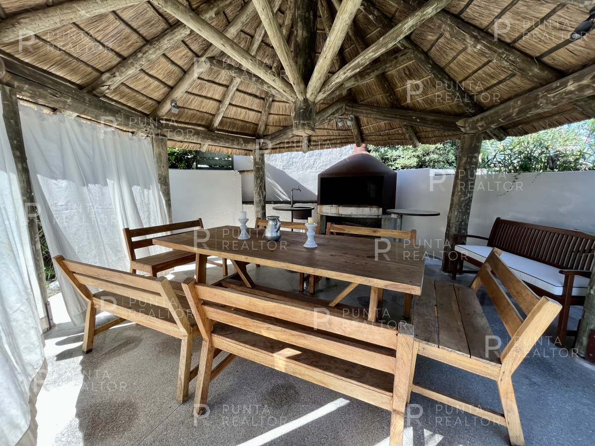 Casa ID.259 - Casa alquiler,  4 dormitorios Pileta, La Barra, Uruguay