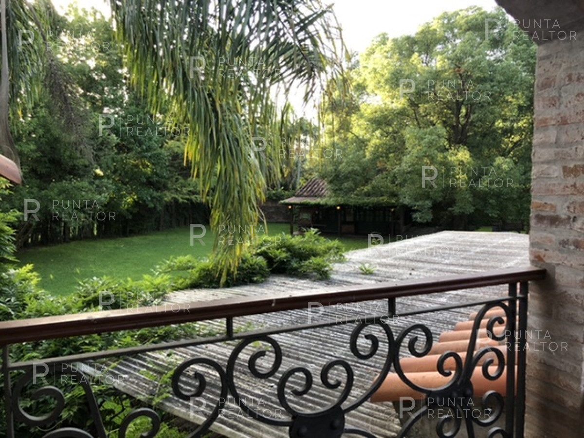 Casa ID.364 - Casa en alquiler anual en Playa Mansa excelente ubicación, super amplia