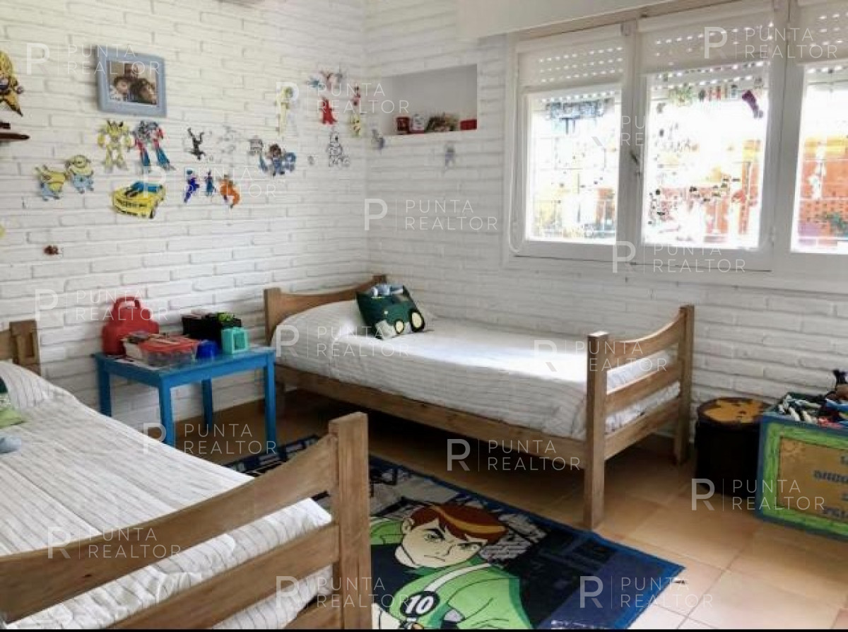 Casa ID.131 - Las Delicias, casa de dos dormitorios para 7 personas, 2 dormitorios y servicio, jardín, parrillero techado. cochera, a 3 cuadras de la playa