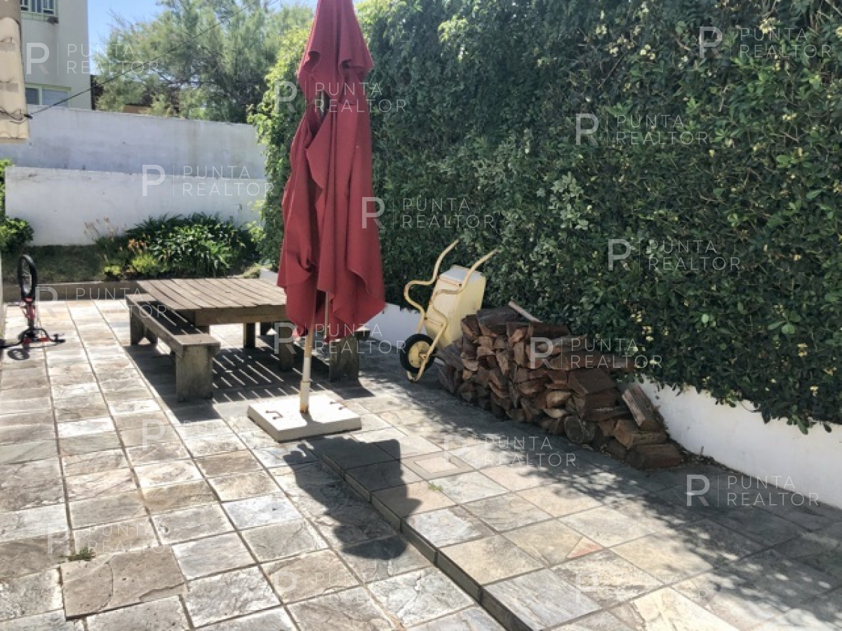 Casa ID.816 - Casa Alquiler, 6 dormitorios, La Barra, Uruguay