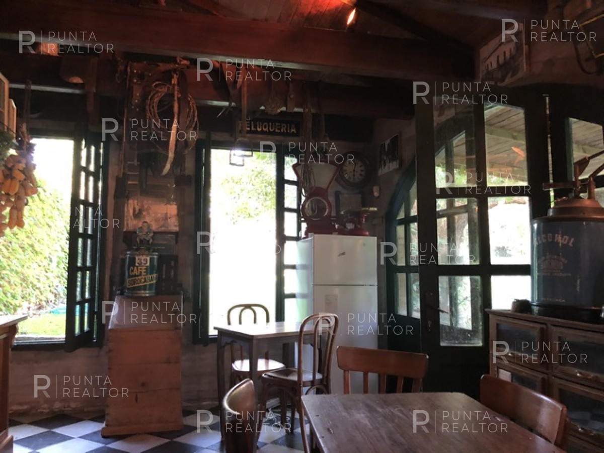 Casa ID.364 - Casa en alquiler anual en Playa Mansa excelente ubicación, super amplia