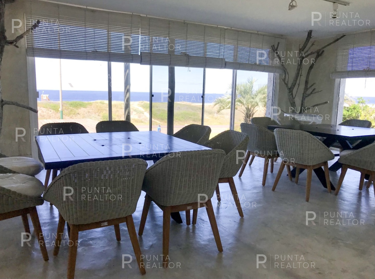 Casa ID.299 - Montoya, frente al mar, 4 suites, dependencia, living, cocina, lavadero, deck, parrillero, alarma, piscina.