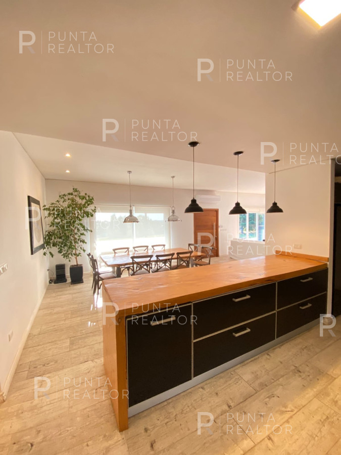 Casa ID.2532 - Alquiler Casa, 5 Dormitorios, Pueblo Mío, Manantiales, Uruguay