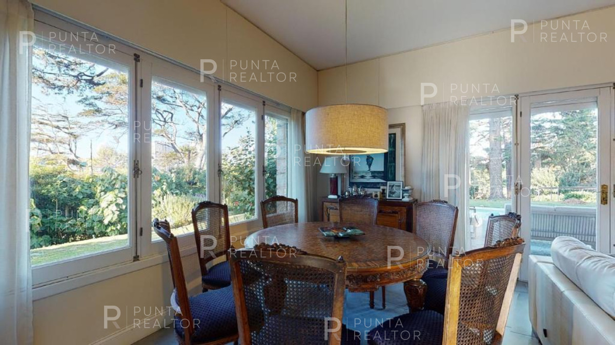 Casa ID.1368 - Excelente casa en alquiler Playa Mansa con pileta, Punta del Este, Uruguay