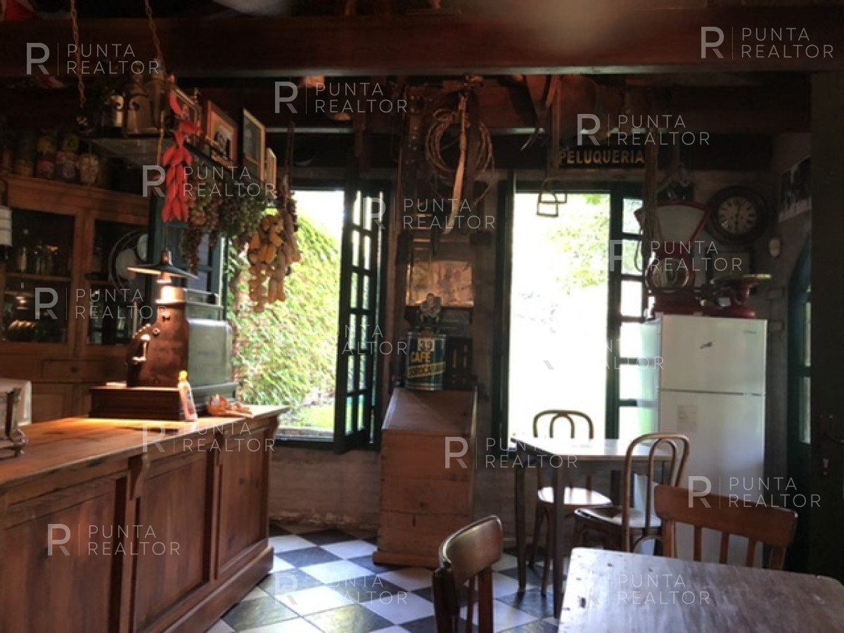 Casa ID.364 - Casa en alquiler anual en Playa Mansa excelente ubicación, super amplia