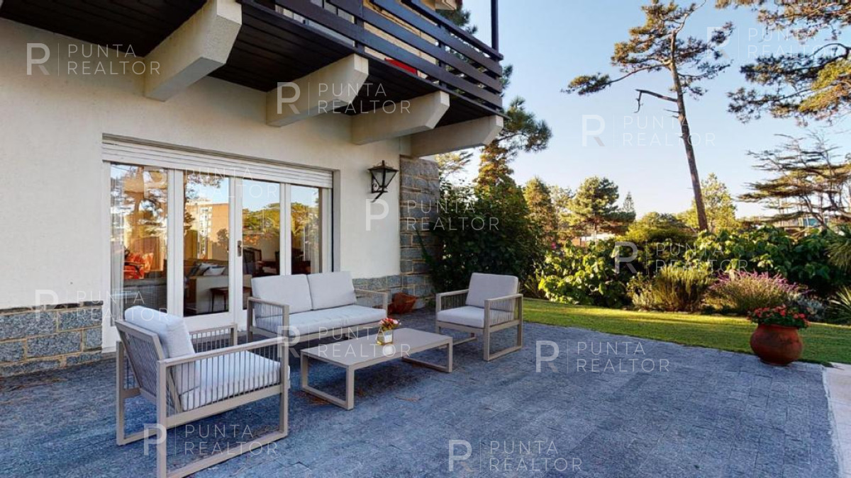 Casa ID.1368 - Excelente casa en alquiler Playa Mansa con pileta, Punta del Este, Uruguay
