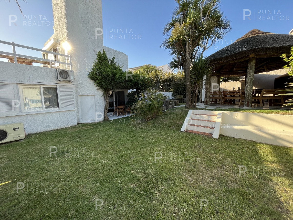 Casa ID.259 - Casa alquiler,  4 dormitorios Pileta, La Barra, Uruguay