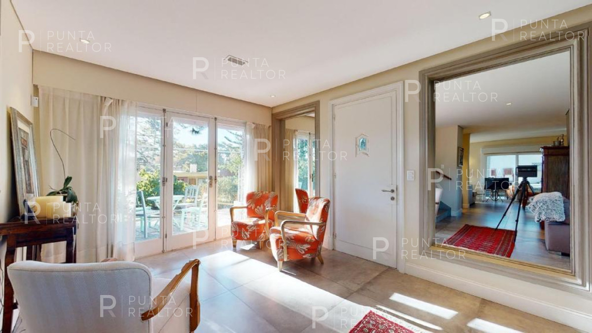 Casa ID.1368 - Excelente casa en alquiler Playa Mansa con pileta, Punta del Este, Uruguay