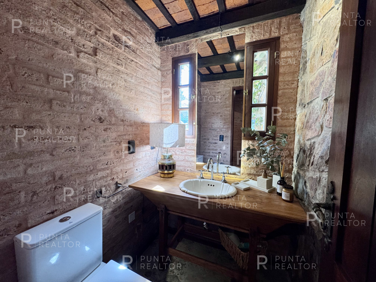 Casa ID.2361 - Casa Alquiler 4 dormitorios, Pileta, Montoya, La Barra, Uruguay