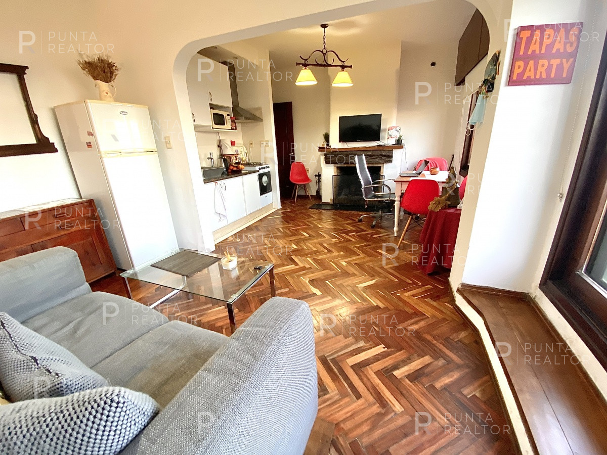 Casa ID.828 - Casa en alquiler 3 dormitorios, 2 suites, servicio, barbacoa, jardines, Montevideo Uruguay