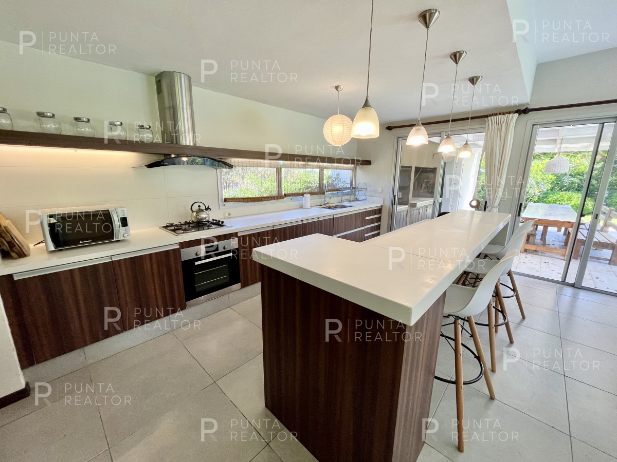 Casa ID.746 - Casa en alquiler 4 dormitorios, Pileta, La Barra, Uruguay 