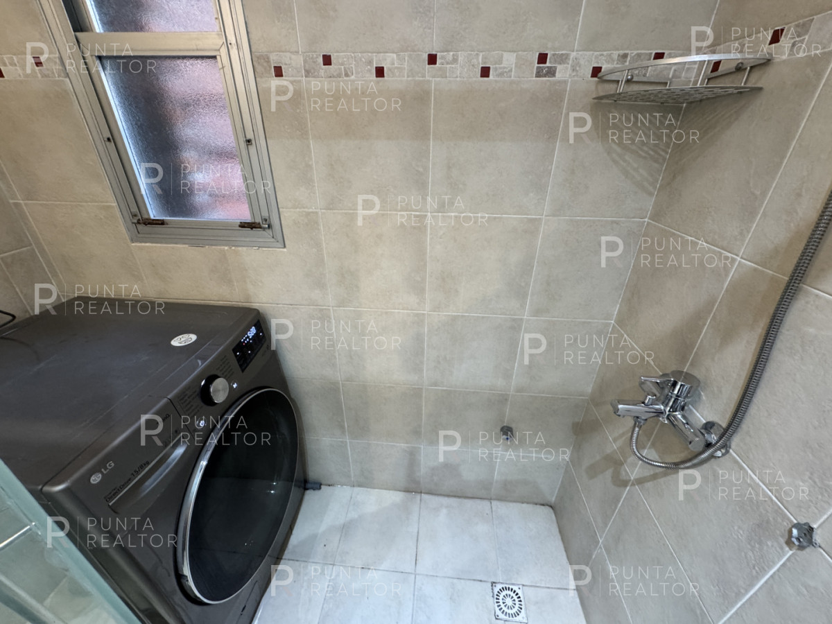 Casa ID.828 - Casa en alquiler 5 dormitorios, 3 suites, servicio, barbacoa, jardines, Montevideo Uruguay