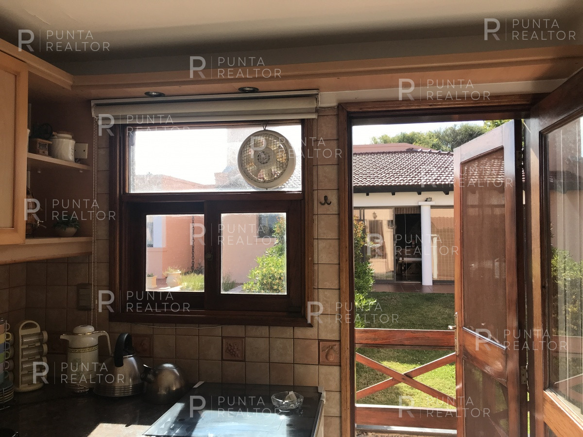 Casa ID.163 - Casa alquiler 4 dormitorios, pileta, Manantiales, Uruguay