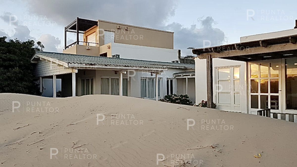 Casa ID.816 - Casa alquiler 6 dormitorios, La Barra, Uruguay