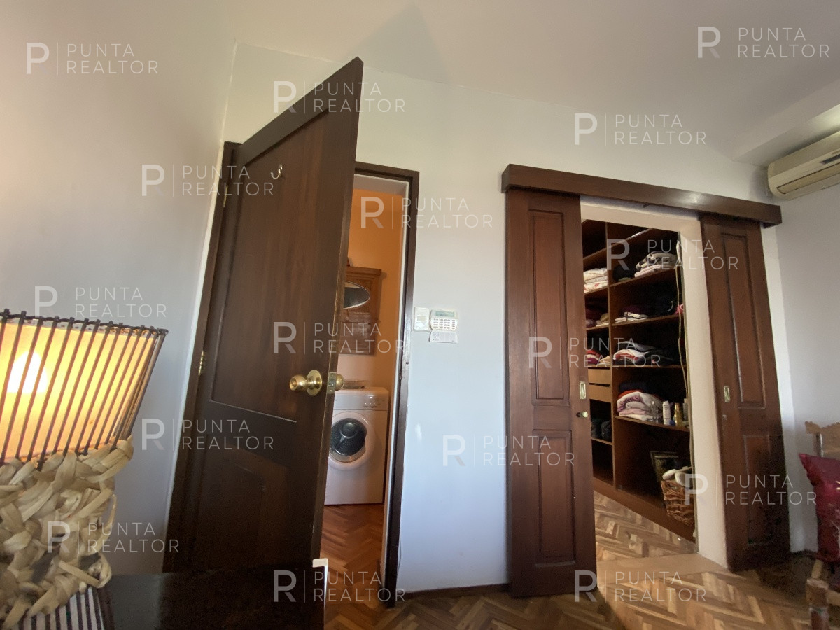 Casa ID.828 - Casa en alquiler 3 dormitorios, 2 suites, servicio, barbacoa, jardines, Montevideo Uruguay
