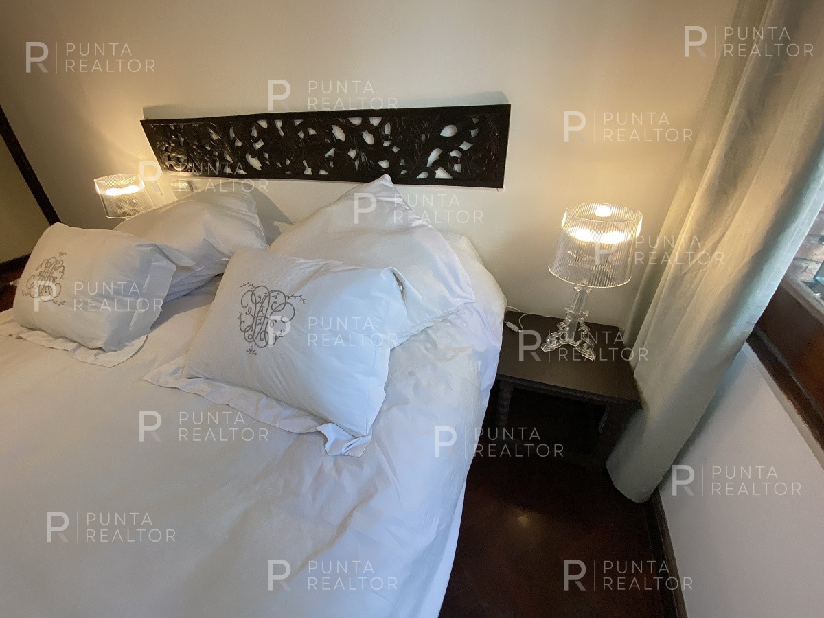 Casa ID.828 - Casa en alquiler 3 dormitorios, 2 suites, servicio, barbacoa, jardines, Montevideo Uruguay