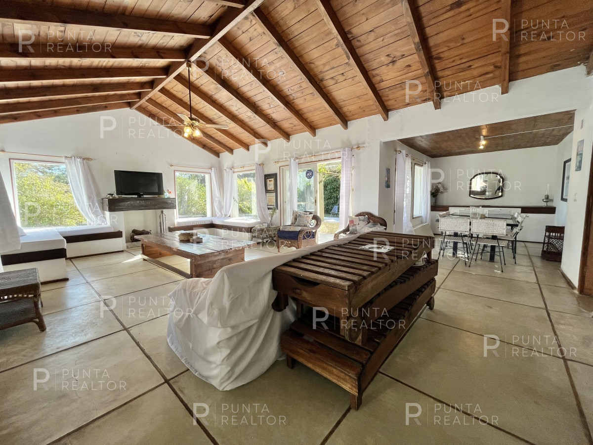 Casa ID.1519 - Amplia casa en venta en La Barra, Uruguay