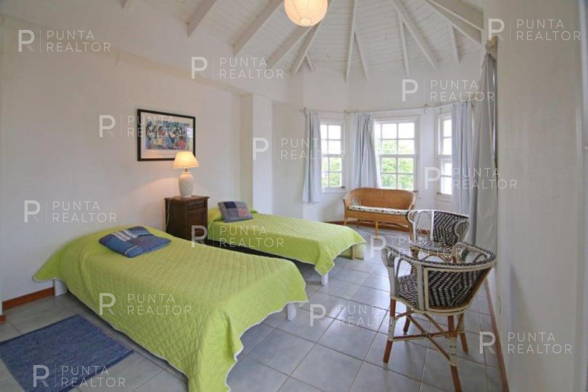 Casa ID.1937 - Venta de hermosa casa en La Barra, Uruguay