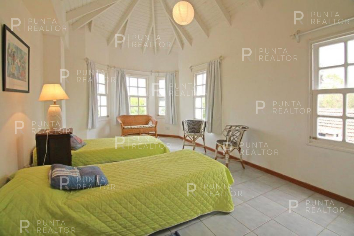 Casa ID.1937 - Venta de hermosa casa en La Barra, Uruguay