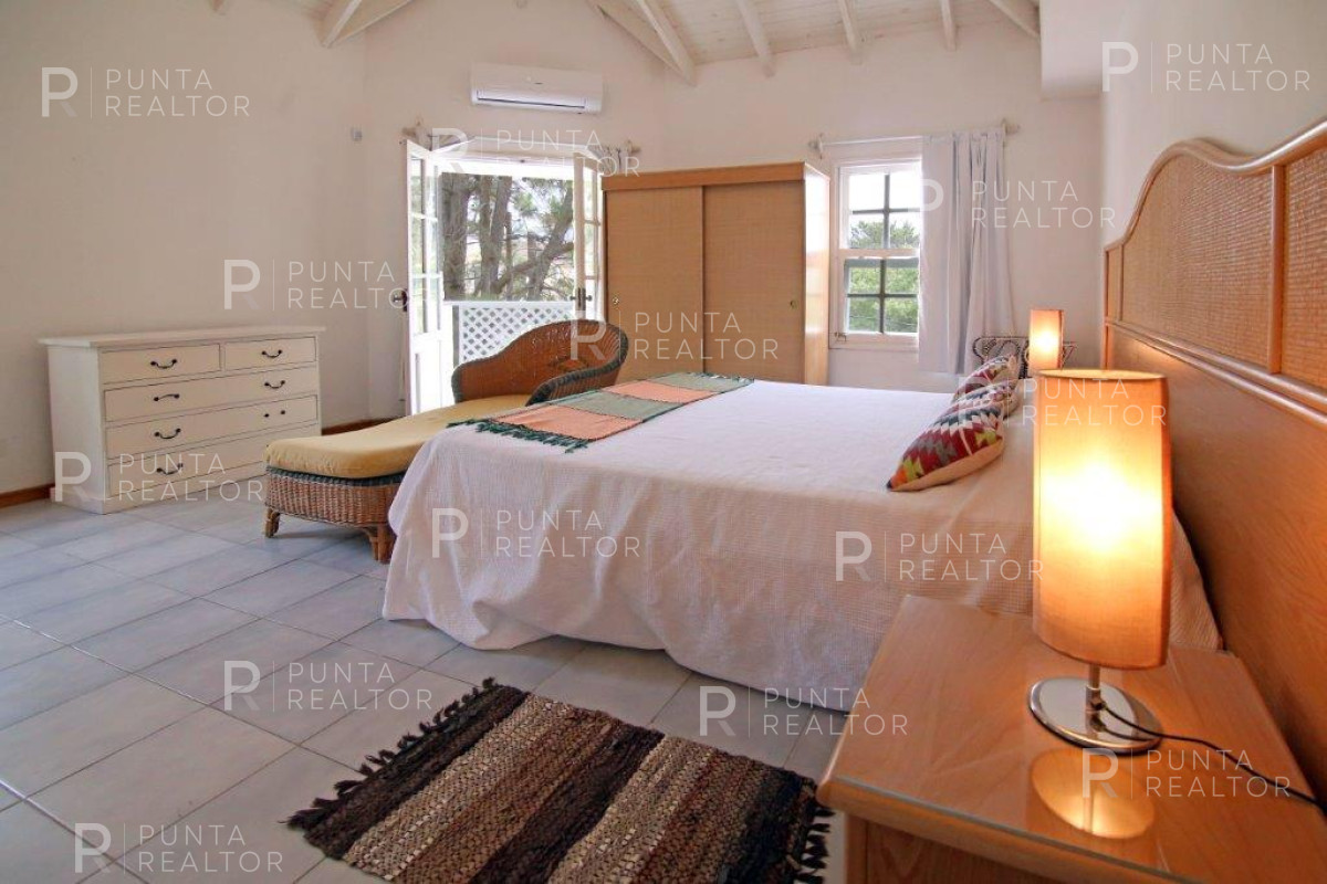 Casa ID.1937 - Venta de hermosa casa en La Barra, Uruguay
