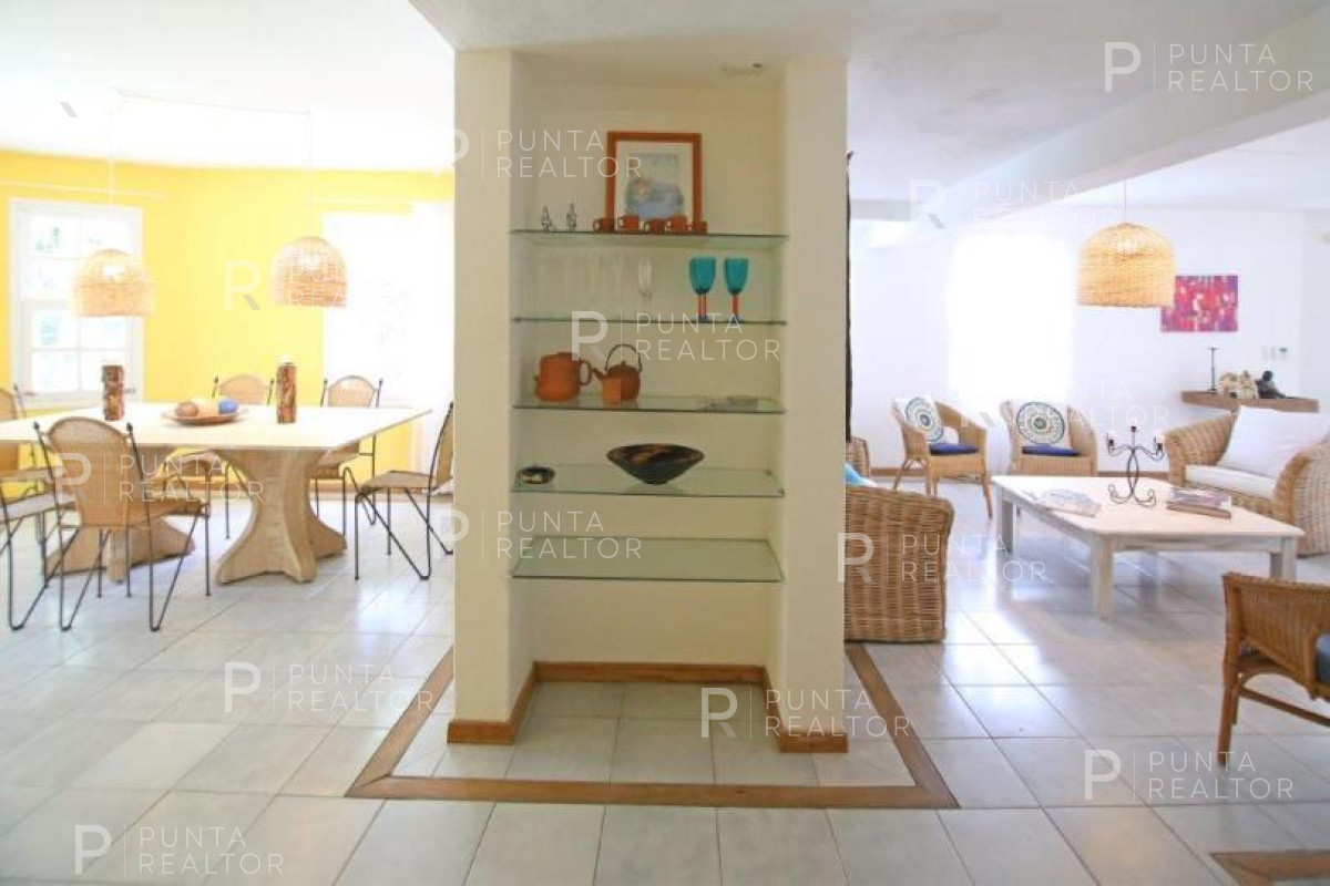 Casa ID.1937 - Venta de hermosa casa en La Barra, Uruguay