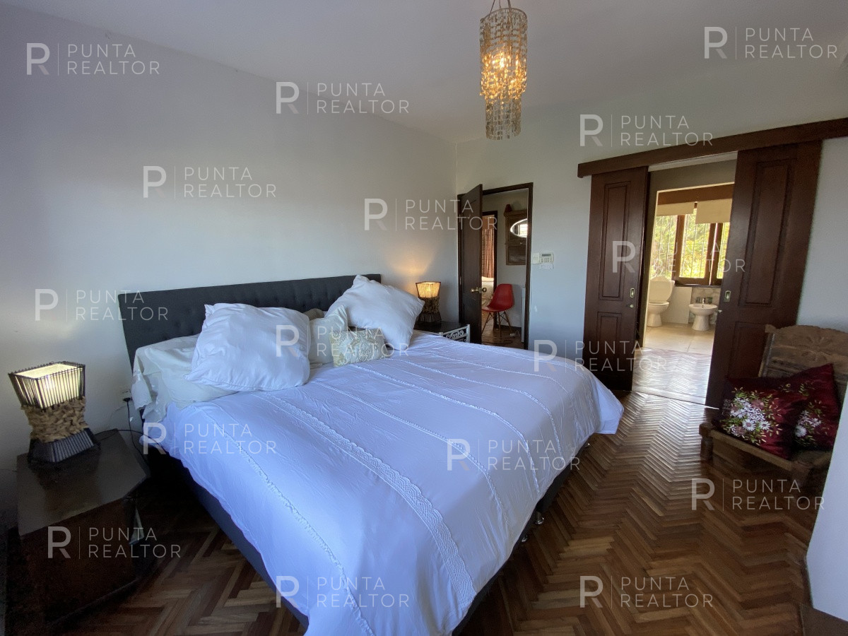 Casa ID.828 - Casa en alquiler 3 dormitorios, 2 suites, servicio, barbacoa, jardines, Montevideo Uruguay