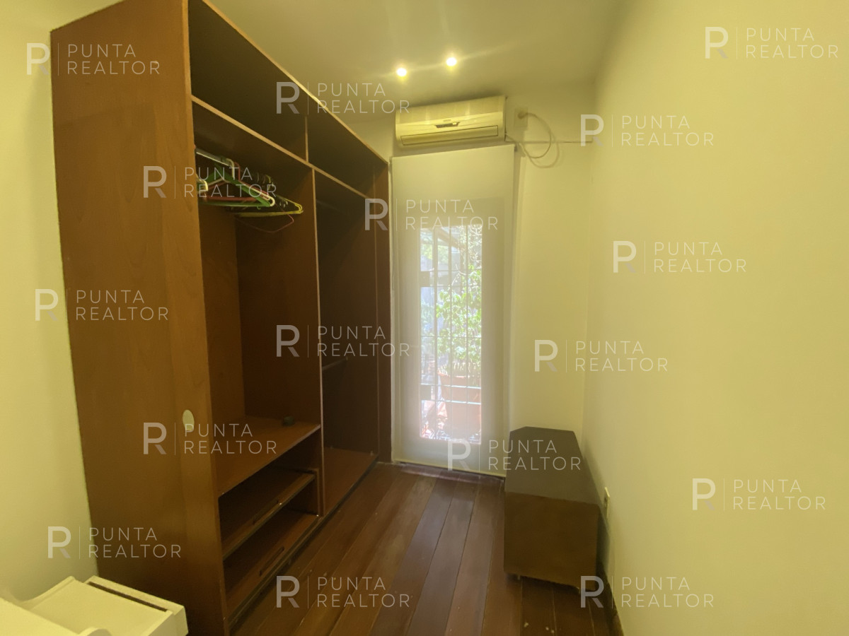 Casa ID.828 - Casa en alquiler 3 dormitorios, 2 suites, servicio, barbacoa, jardines, Montevideo Uruguay