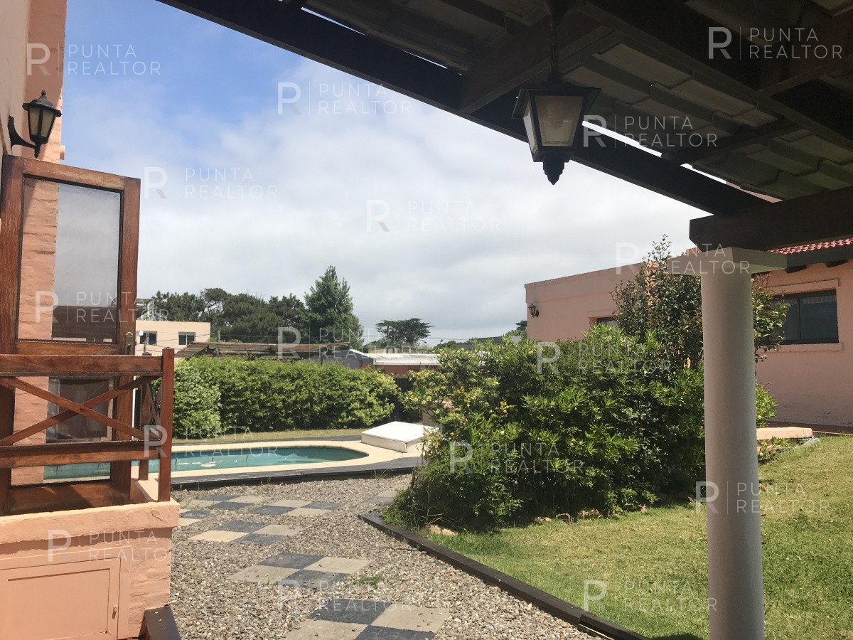 Casa ID.163 - Casa alquiler 4 dormitorios, pileta, Manantiales, Uruguay