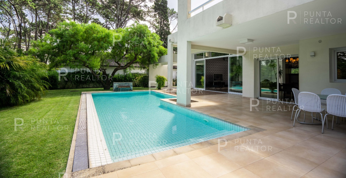 Casa ID.622 - Casa en venta 4 dormitorios, Boulevard Park, Playa Mansa, Punta del Este, Uruguay