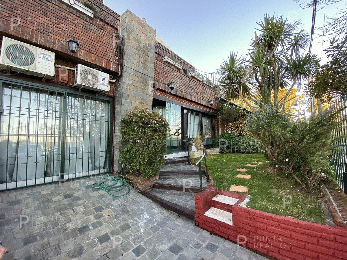 Casa ID.828 - Casa en alquiler 3 dormitorios, 2 suites, servicio, barbacoa, jardines, Montevideo Uruguay