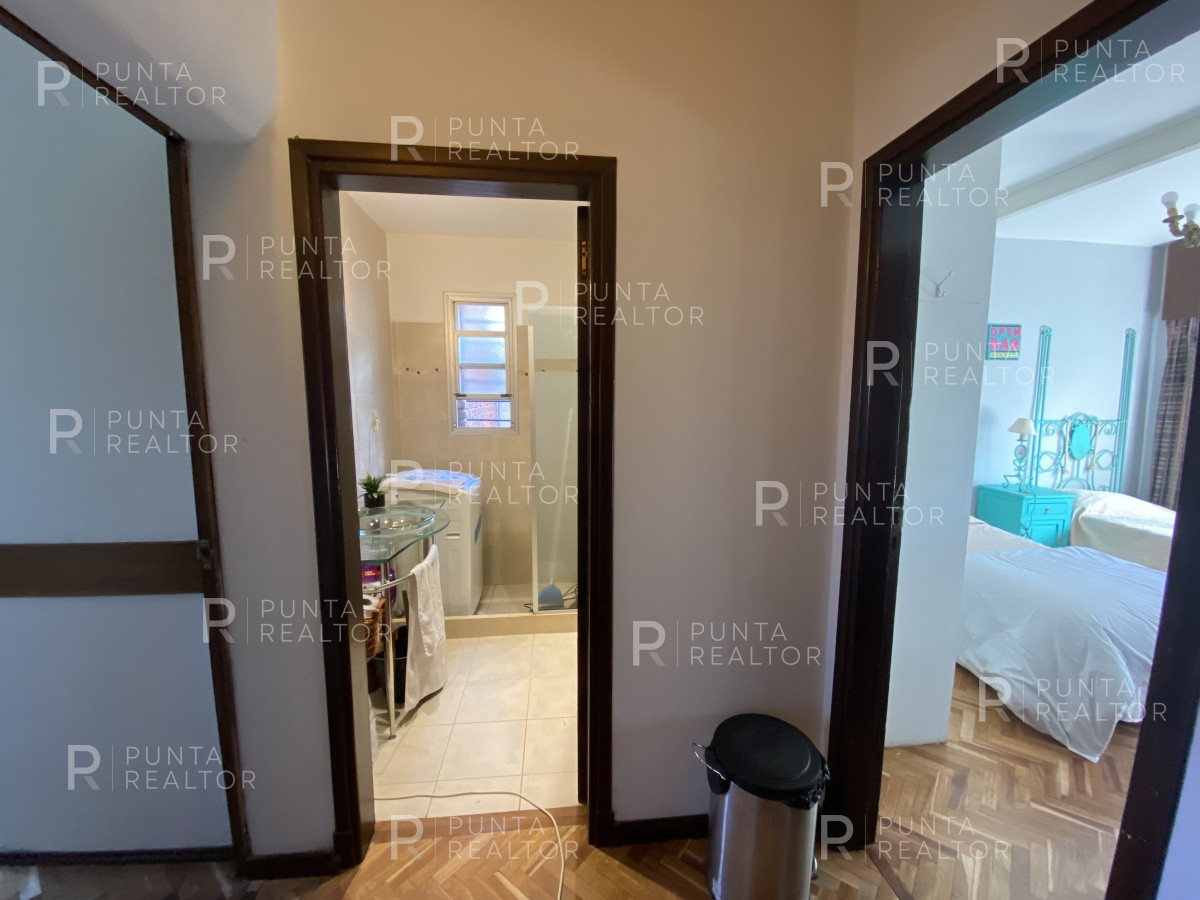 Casa ID.828 - Casa en alquiler 3 dormitorios, 2 suites, servicio, barbacoa, jardines, Montevideo Uruguay