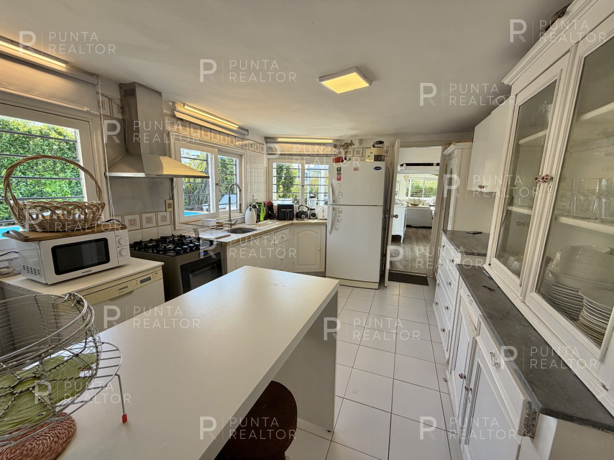 Casa ID.1941 - Casa Venta, 4 dormitorios, pileta, La Barra, Uruguay