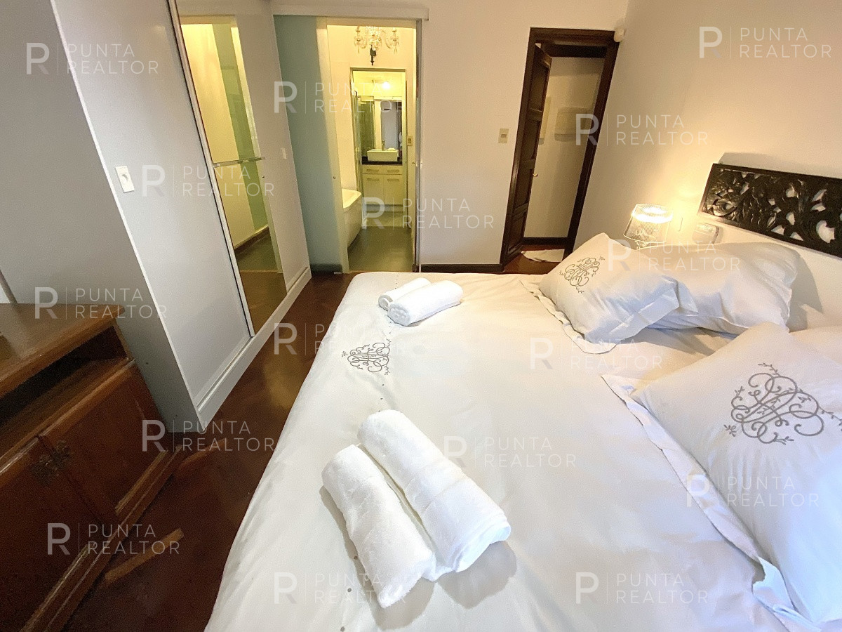 Casa ID.828 - Casa en alquiler 3 dormitorios, 2 suites, servicio, barbacoa, jardines, Montevideo Uruguay