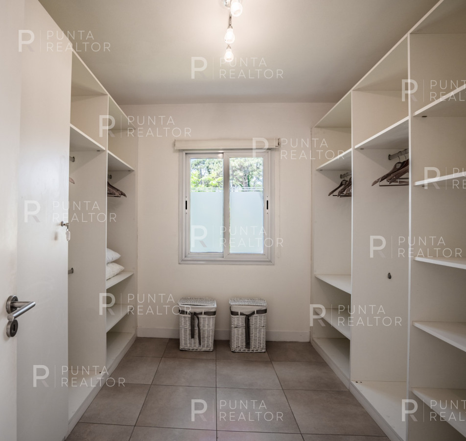 Casa ID.622 - Casa en venta 4 dormitorios, Boulevard Park, Playa Mansa, Punta del Este, Uruguay