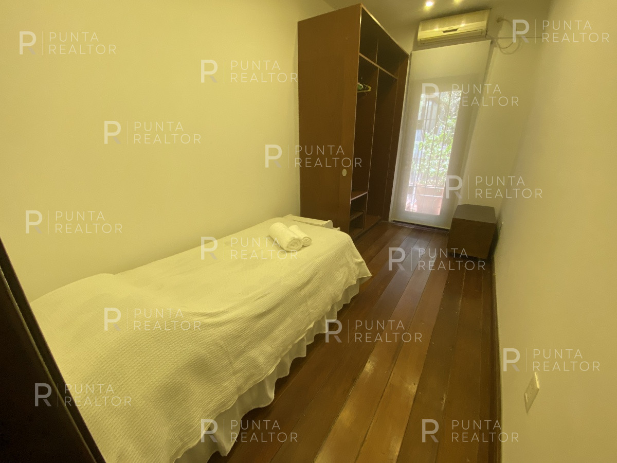 Casa ID.828 - Casa en alquiler 3 dormitorios, 2 suites, servicio, barbacoa, jardines, Montevideo Uruguay